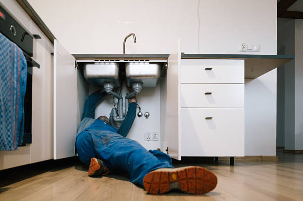 Professional Emergency Plumber technician working in Huger, SC